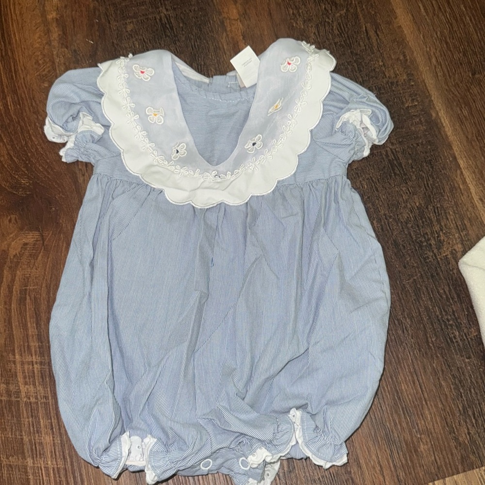 12 month Babies VINTAGE jumper
Floral details